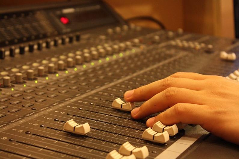 5 tipos en torno a la traducción audiovisual Traducción audiovisual